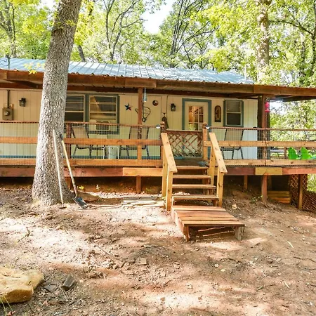 Dog-Friendly Kingston Cabin With Wraparound Deck!